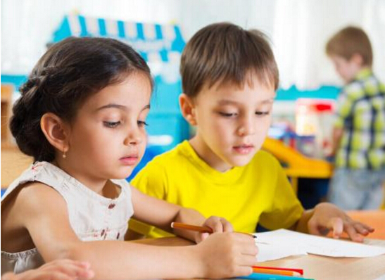  草莓视频成人APP价格你不能决定孩子的智力，家长应该注意不要过早开发儿童智力