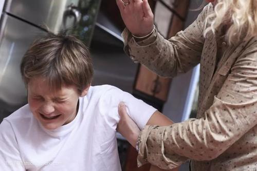 草莓视频成人APP导致儿童智力迟钝的主要因素是什么？